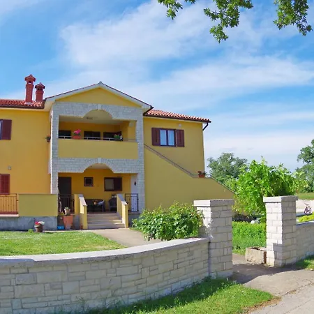 Premium In Barban With Private Pool شقة